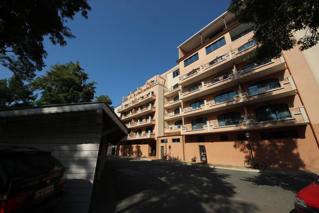 Menada Villa Bonita Apartments Pantai Sunny Luaran gambar